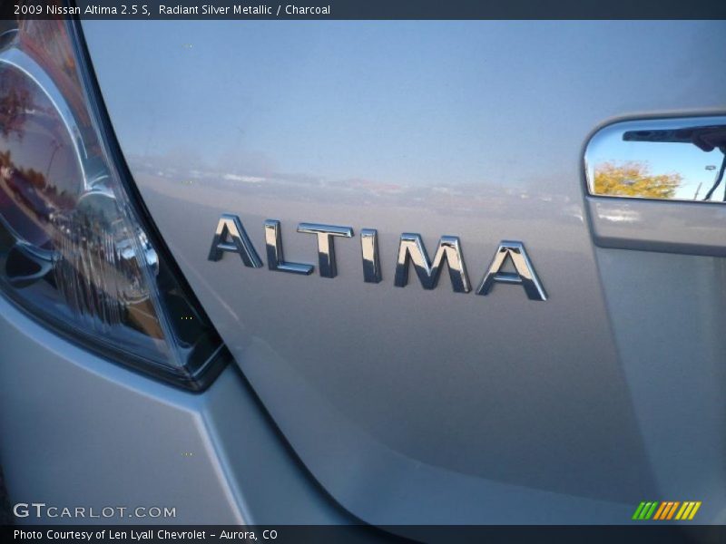 Radiant Silver Metallic / Charcoal 2009 Nissan Altima 2.5 S