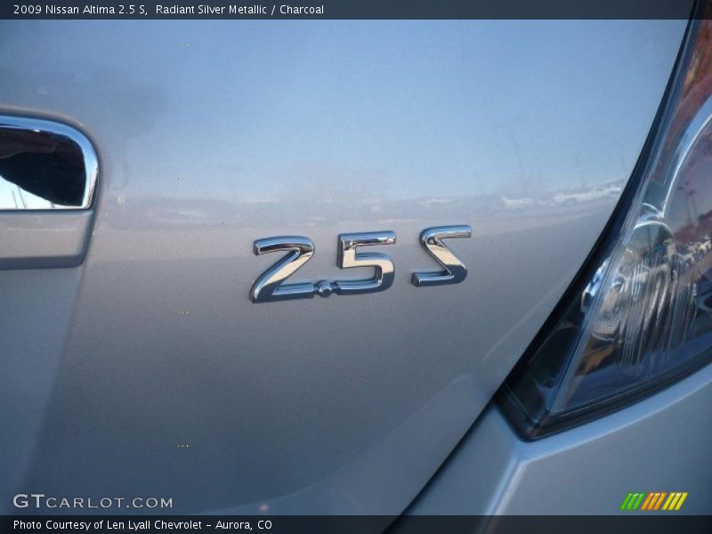 Radiant Silver Metallic / Charcoal 2009 Nissan Altima 2.5 S