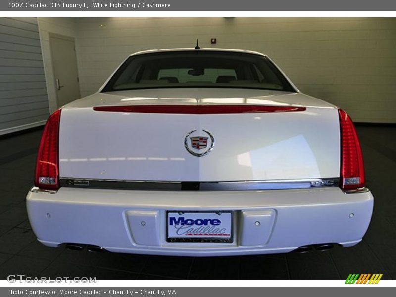 White Lightning / Cashmere 2007 Cadillac DTS Luxury II