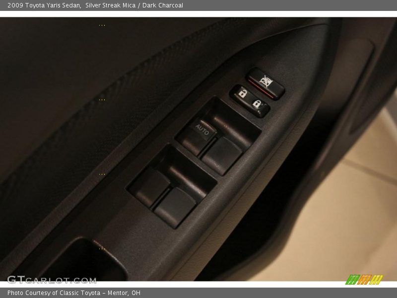 Silver Streak Mica / Dark Charcoal 2009 Toyota Yaris Sedan