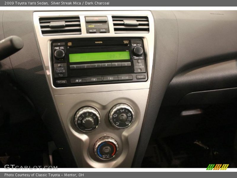 Silver Streak Mica / Dark Charcoal 2009 Toyota Yaris Sedan