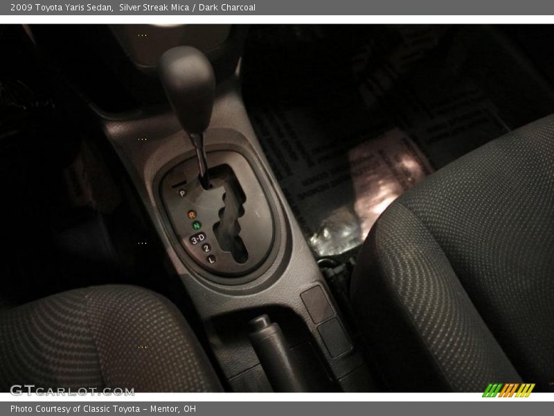Silver Streak Mica / Dark Charcoal 2009 Toyota Yaris Sedan