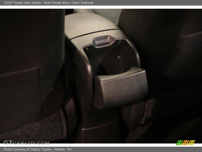 Silver Streak Mica / Dark Charcoal 2009 Toyota Yaris Sedan