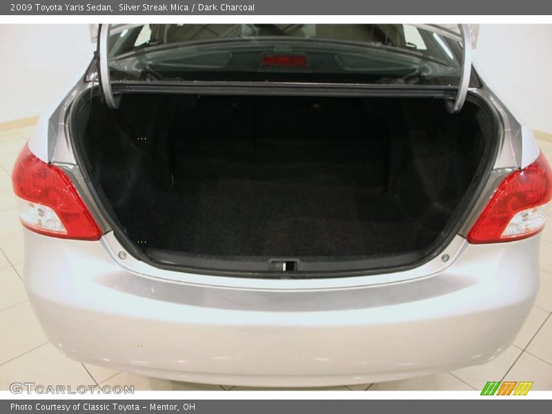 Silver Streak Mica / Dark Charcoal 2009 Toyota Yaris Sedan