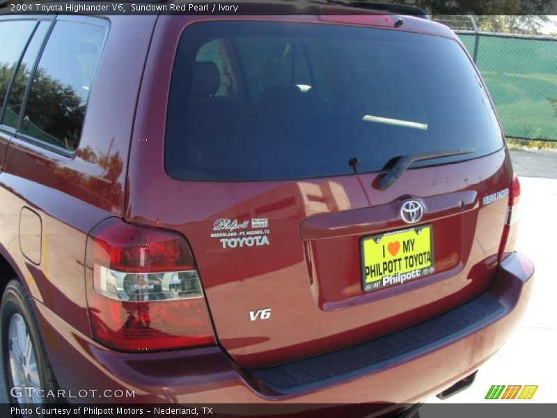 Sundown Red Pearl / Ivory 2004 Toyota Highlander V6