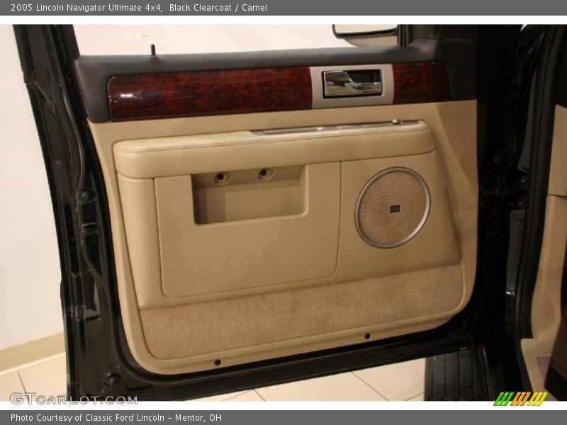 Black Clearcoat / Camel 2005 Lincoln Navigator Ultimate 4x4