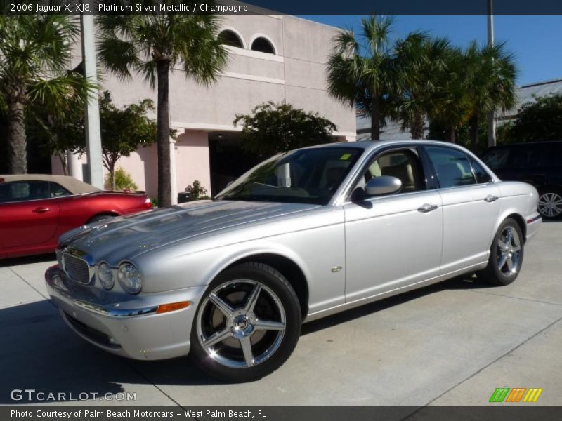 Front 3/4 View of 2006 XJ XJ8