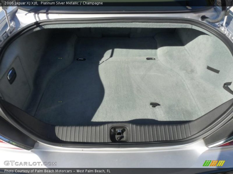  2006 XJ XJ8 Trunk