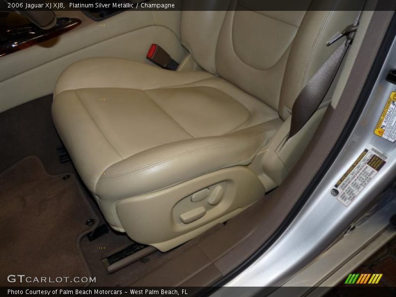  2006 XJ XJ8 Champagne Interior