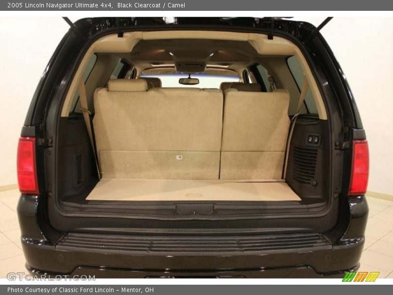  2005 Navigator Ultimate 4x4 Trunk