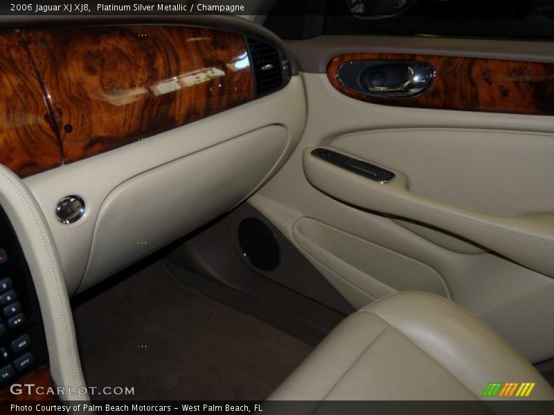 2006 XJ XJ8 Champagne Interior