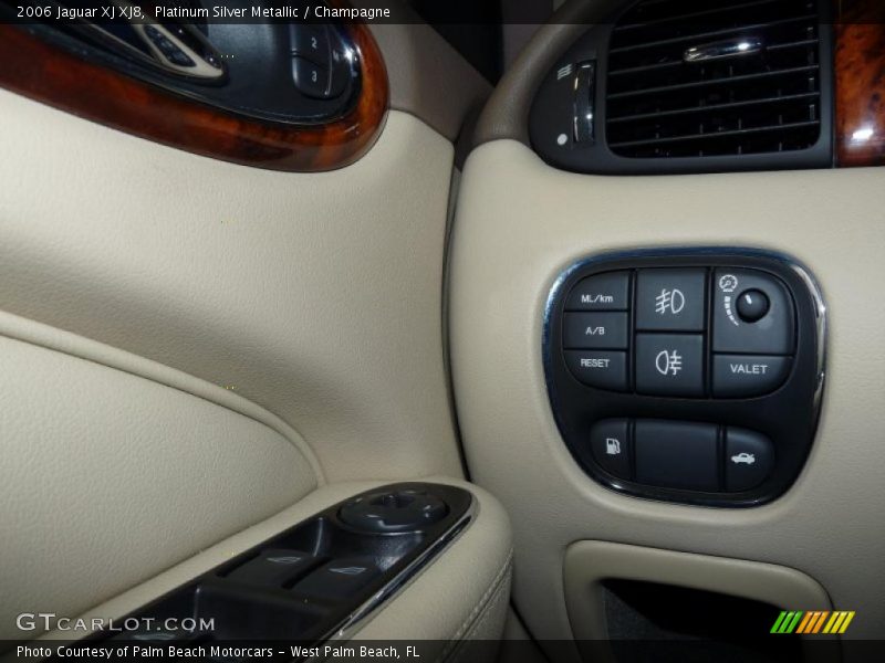 Controls of 2006 XJ XJ8