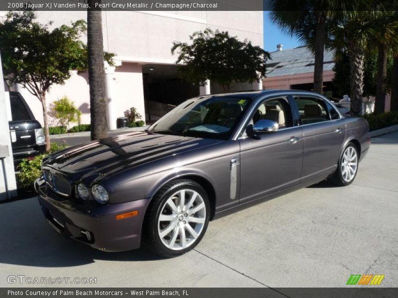 Front 3/4 View of 2008 XJ Vanden Plas
