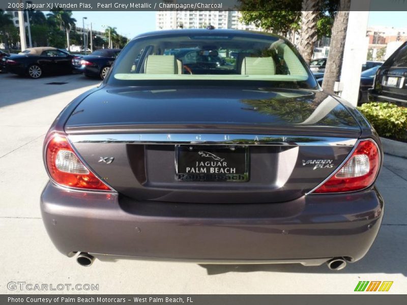 Pearl Grey Metallic / Champagne/Charcoal 2008 Jaguar XJ Vanden Plas