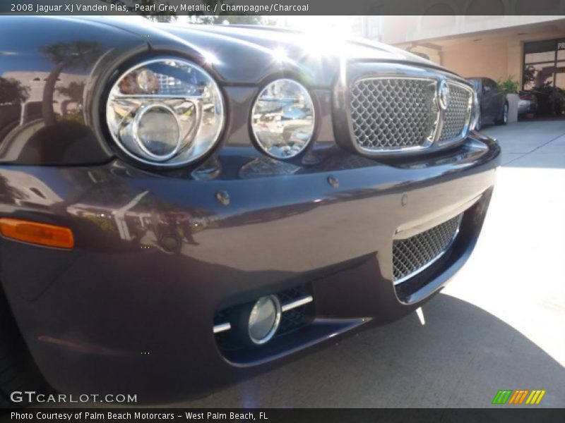 Pearl Grey Metallic / Champagne/Charcoal 2008 Jaguar XJ Vanden Plas