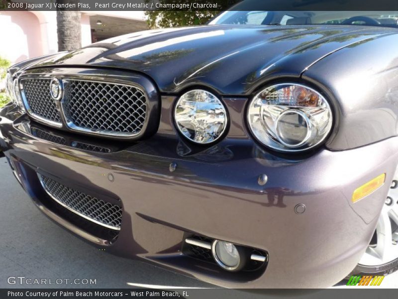 Pearl Grey Metallic / Champagne/Charcoal 2008 Jaguar XJ Vanden Plas