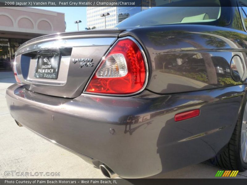 Pearl Grey Metallic / Champagne/Charcoal 2008 Jaguar XJ Vanden Plas