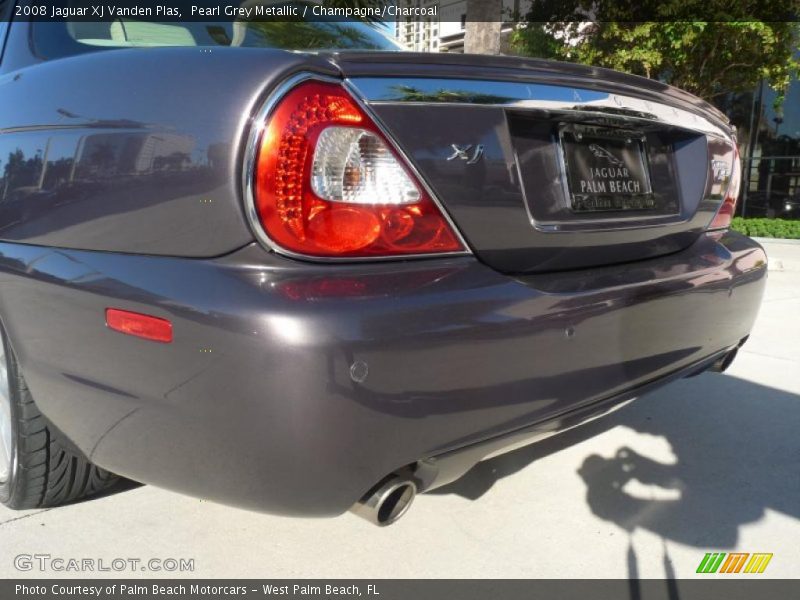 Pearl Grey Metallic / Champagne/Charcoal 2008 Jaguar XJ Vanden Plas