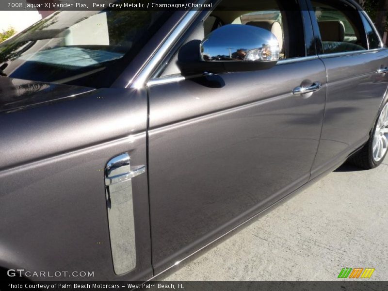 Pearl Grey Metallic / Champagne/Charcoal 2008 Jaguar XJ Vanden Plas