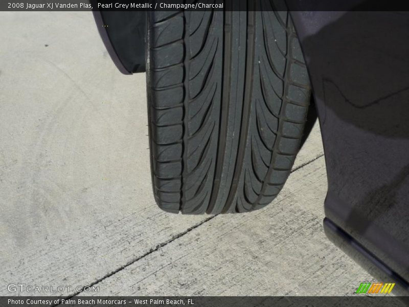 Pearl Grey Metallic / Champagne/Charcoal 2008 Jaguar XJ Vanden Plas