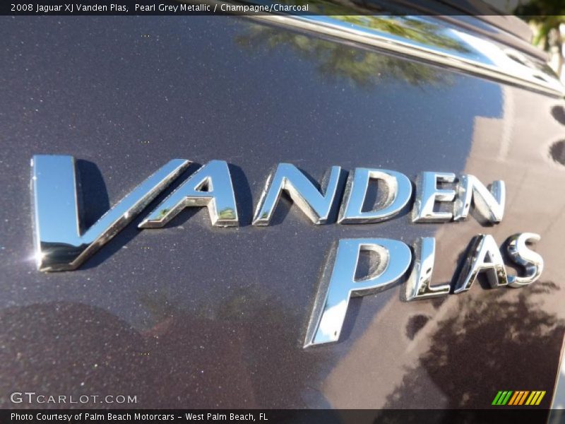  2008 XJ Vanden Plas Logo