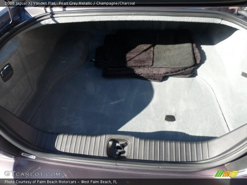  2008 XJ Vanden Plas Trunk