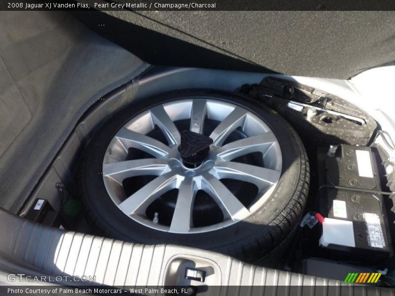  2008 XJ Vanden Plas Trunk