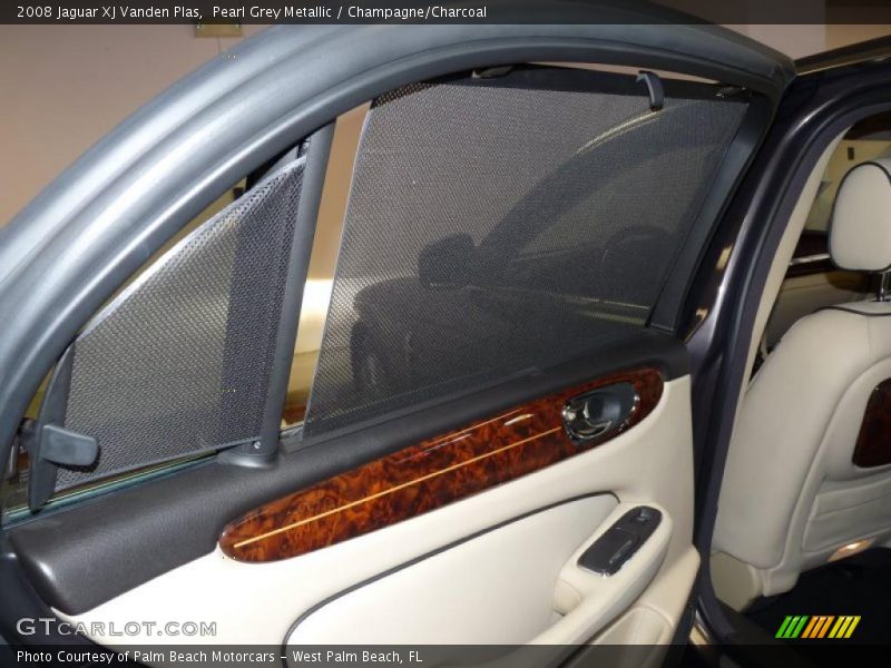  2008 XJ Vanden Plas Champagne/Charcoal Interior