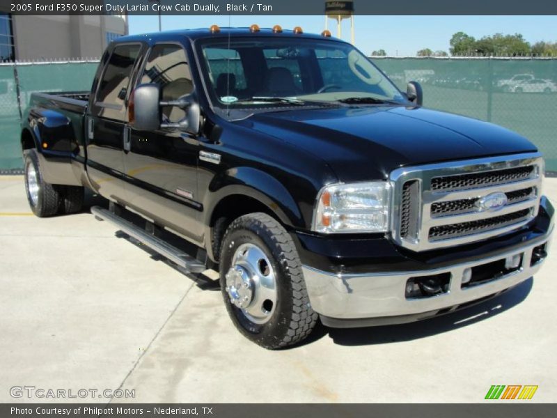 Front 3/4 View of 2005 F350 Super Duty Lariat Crew Cab Dually