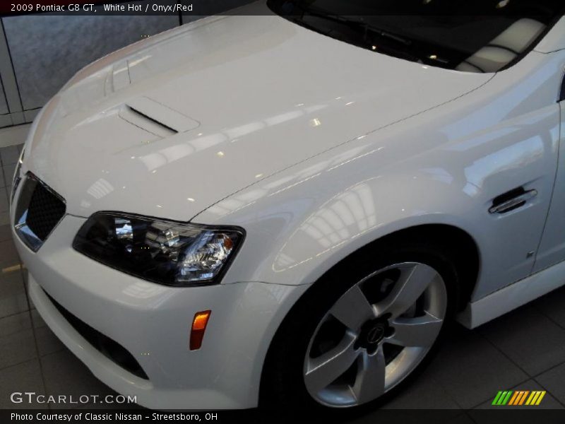 White Hot / Onyx/Red 2009 Pontiac G8 GT