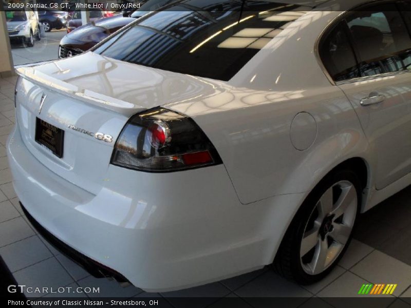 White Hot / Onyx/Red 2009 Pontiac G8 GT
