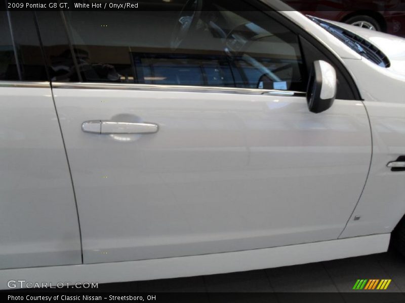 White Hot / Onyx/Red 2009 Pontiac G8 GT