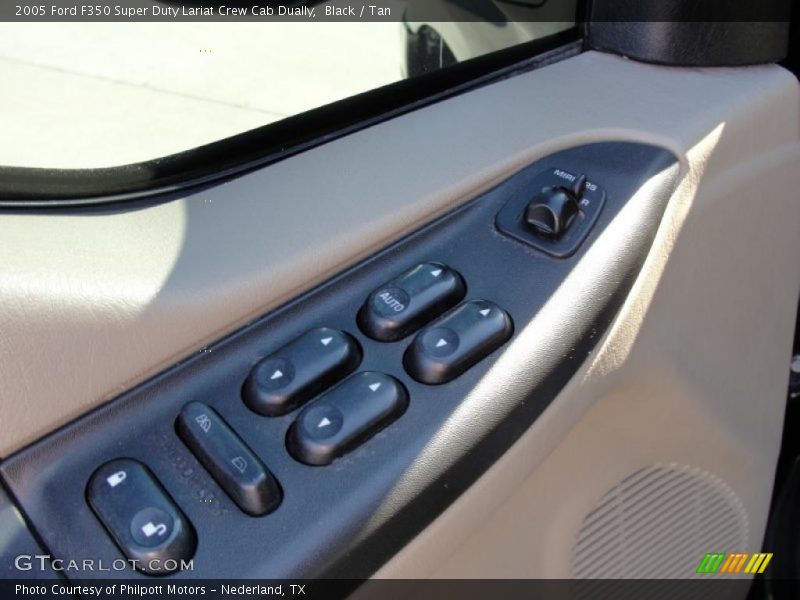 Controls of 2005 F350 Super Duty Lariat Crew Cab Dually