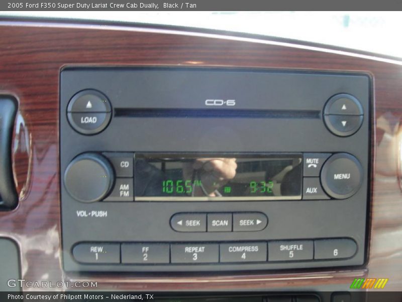 Controls of 2005 F350 Super Duty Lariat Crew Cab Dually