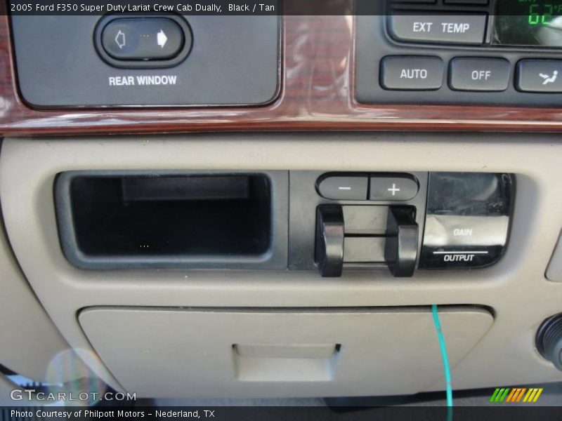 Controls of 2005 F350 Super Duty Lariat Crew Cab Dually