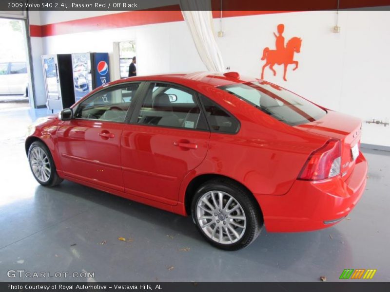 Passion Red / Off Black 2009 Volvo S40 2.4i