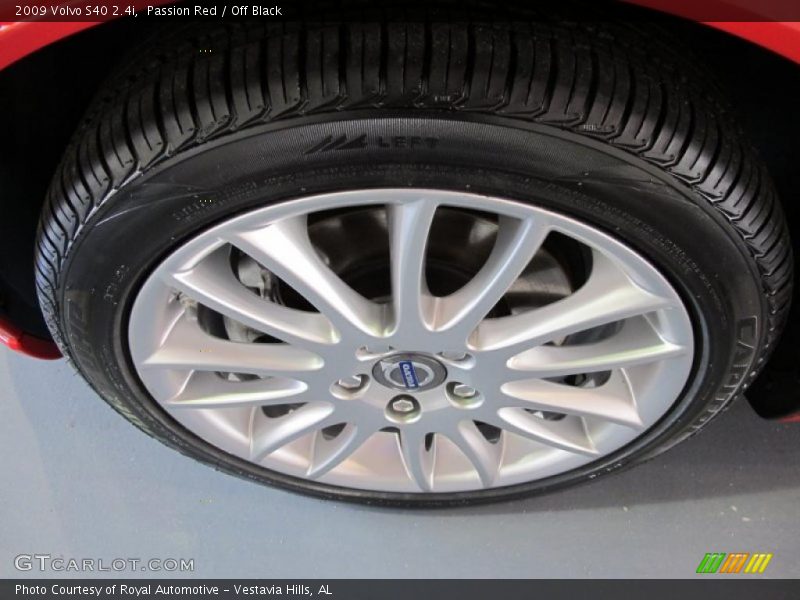 Passion Red / Off Black 2009 Volvo S40 2.4i