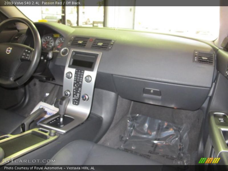 Passion Red / Off Black 2009 Volvo S40 2.4i