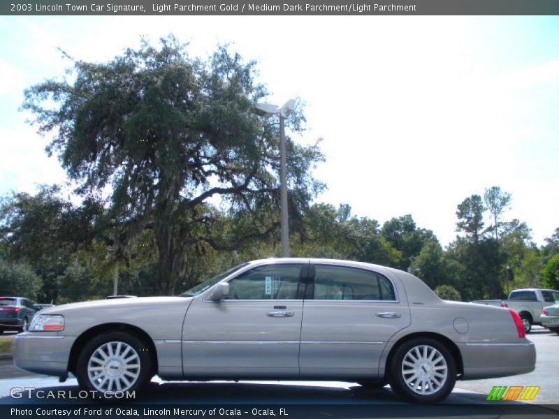 Light Parchment Gold / Medium Dark Parchment/Light Parchment 2003 Lincoln Town Car Signature