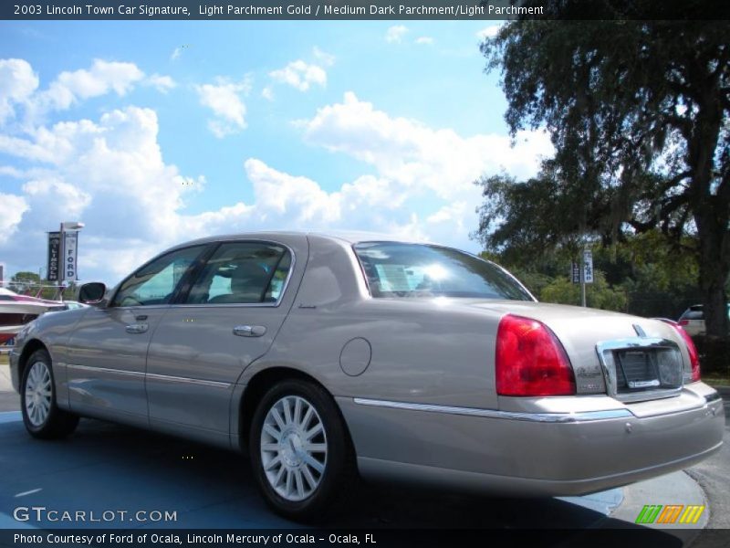 Light Parchment Gold / Medium Dark Parchment/Light Parchment 2003 Lincoln Town Car Signature