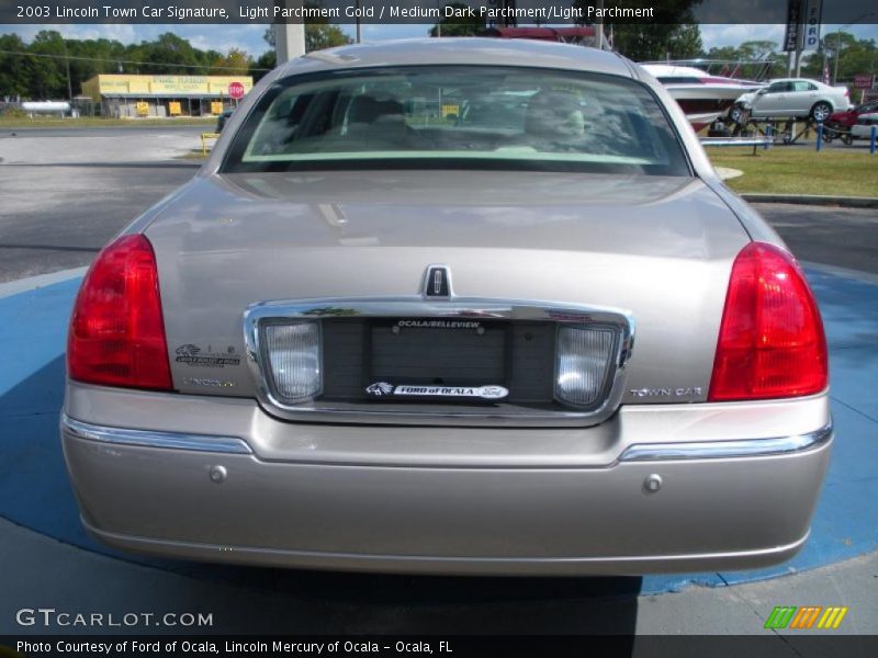 Light Parchment Gold / Medium Dark Parchment/Light Parchment 2003 Lincoln Town Car Signature