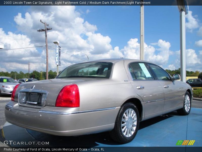 Light Parchment Gold / Medium Dark Parchment/Light Parchment 2003 Lincoln Town Car Signature