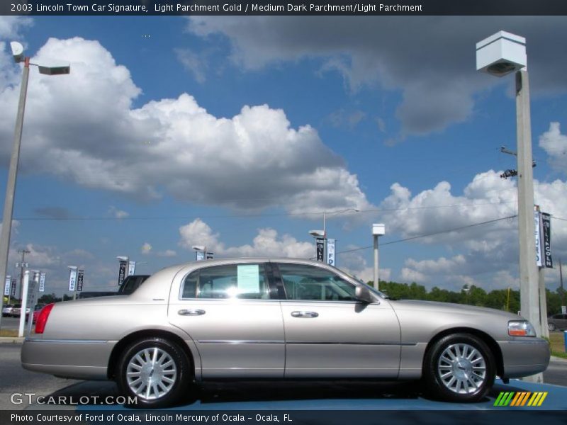 Light Parchment Gold / Medium Dark Parchment/Light Parchment 2003 Lincoln Town Car Signature