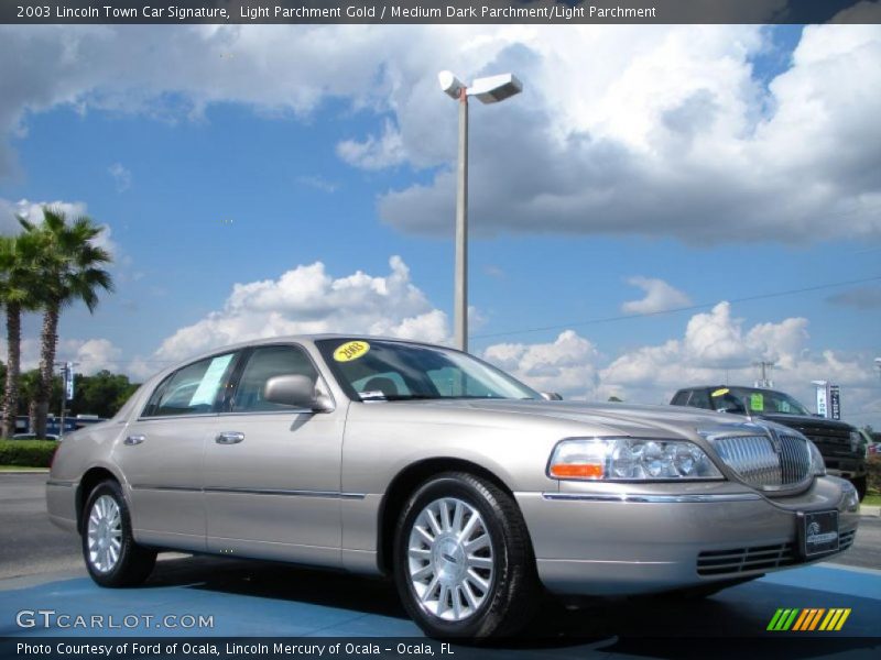 Light Parchment Gold / Medium Dark Parchment/Light Parchment 2003 Lincoln Town Car Signature