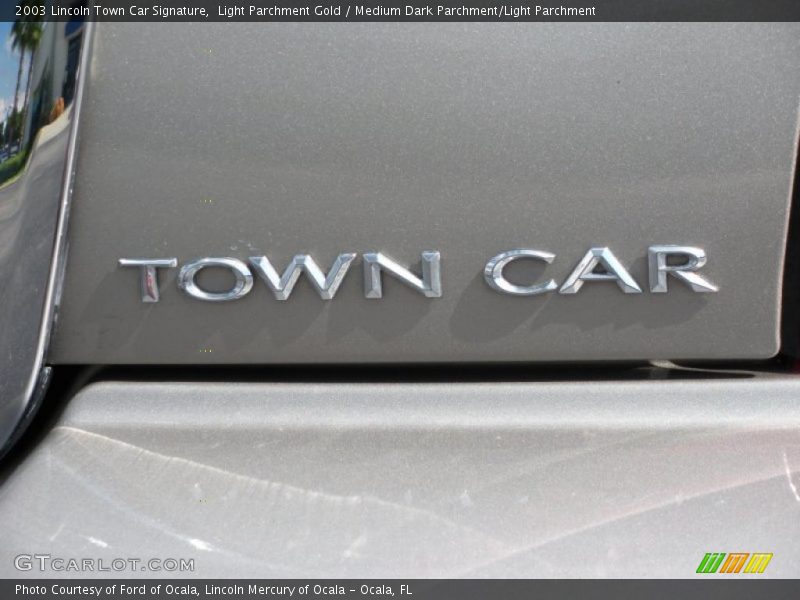 Light Parchment Gold / Medium Dark Parchment/Light Parchment 2003 Lincoln Town Car Signature