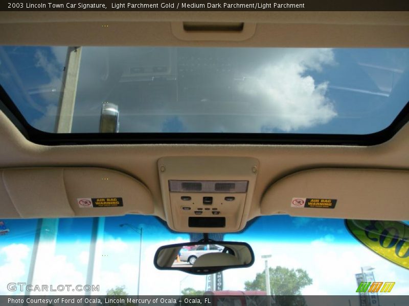 Light Parchment Gold / Medium Dark Parchment/Light Parchment 2003 Lincoln Town Car Signature