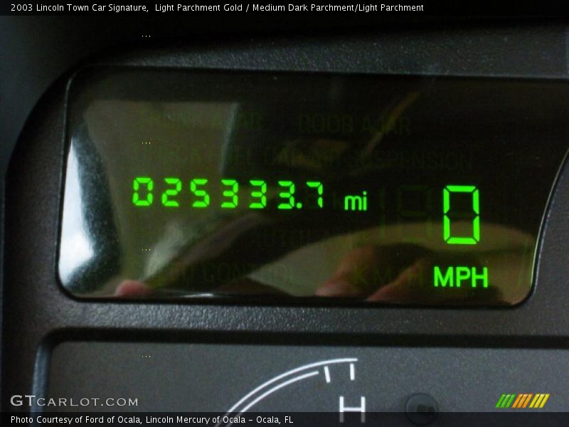 Light Parchment Gold / Medium Dark Parchment/Light Parchment 2003 Lincoln Town Car Signature