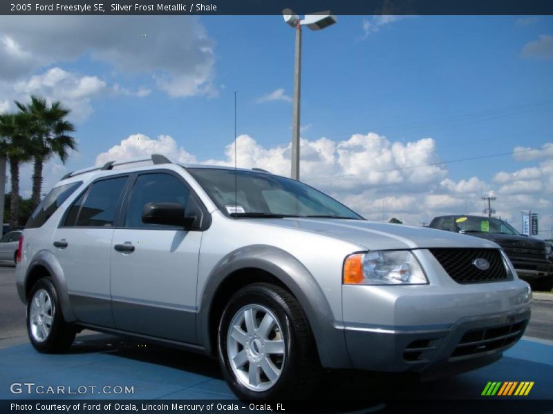 Front 3/4 View of 2005 Freestyle SE