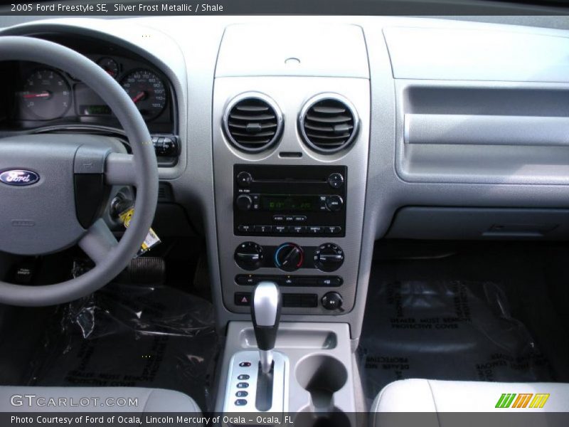 Dashboard of 2005 Freestyle SE