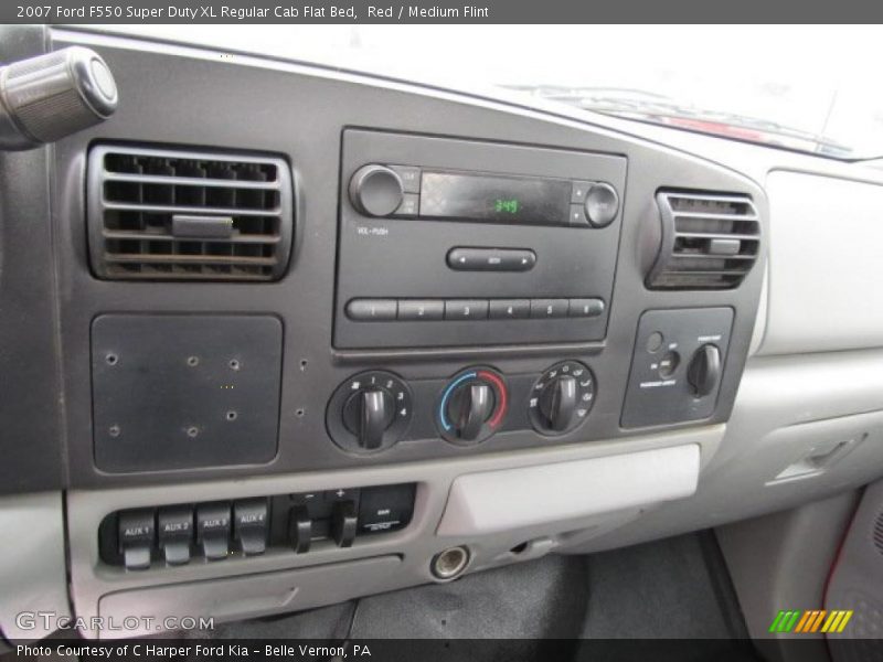 Controls of 2007 F550 Super Duty XL Regular Cab Flat Bed
